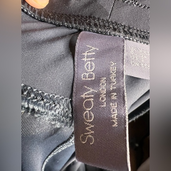 Sweaty Betty [Small Explorer Trouser in Black Tonal Camo‎.  Size 2 - Picture 8 of 10